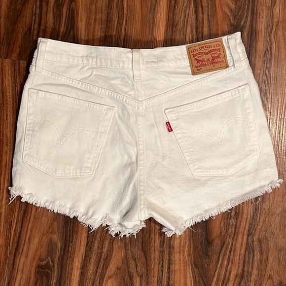 NWOT Levi’s 501 Distressed Shorts - Picture 6 of 12